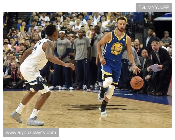 勇士减少传切增加挡拆，库里无球跑动仍为战术核心